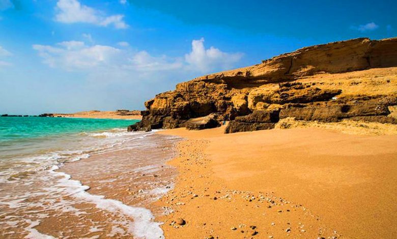 How far is it from Qeshm to Kish?
