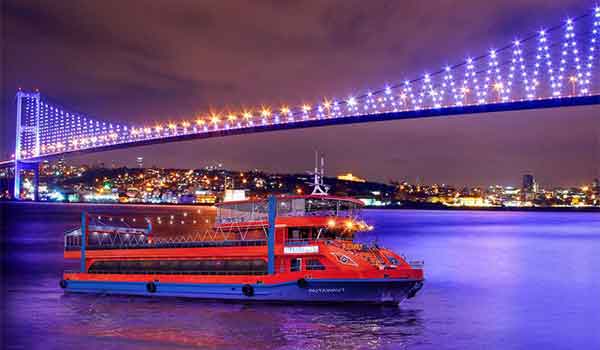 کشتی پارتی وان در دریاچه