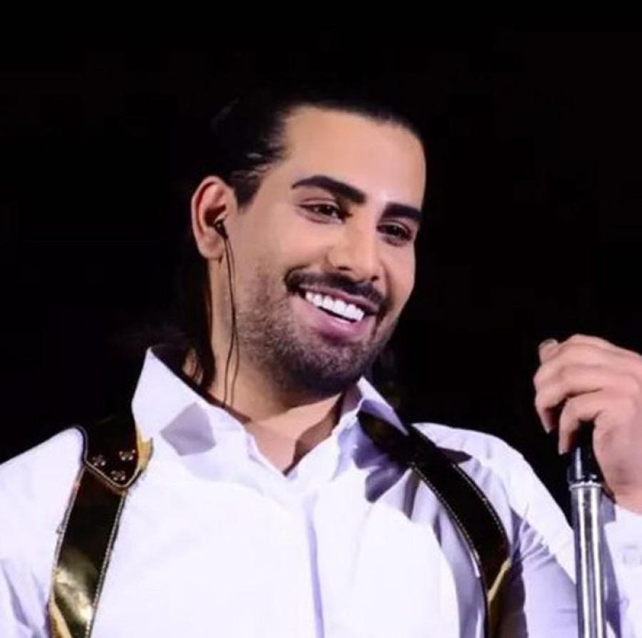 Back angled view with bag open and handles to the side.