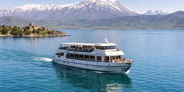 کشتی تفریحی وان